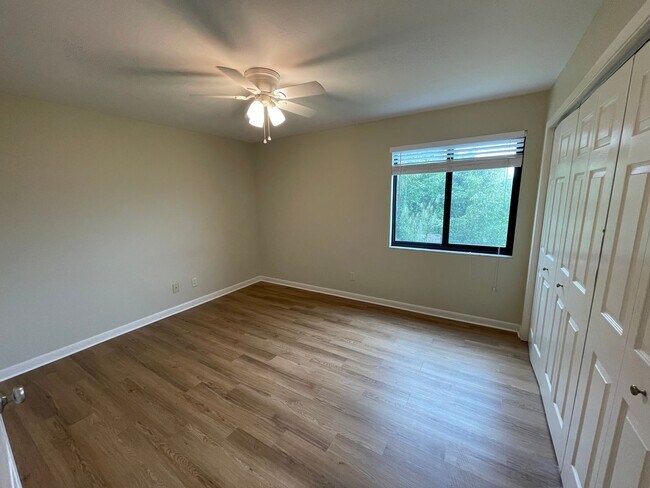 Building Photo - ANNUAL RENTAL - LAKEWOOD 1 BED/1 BATH WITH CARPORT