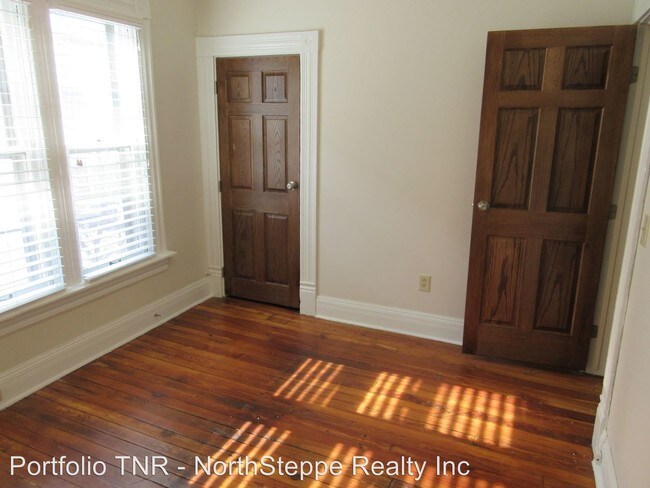 Building Photo - 694 Kerr St