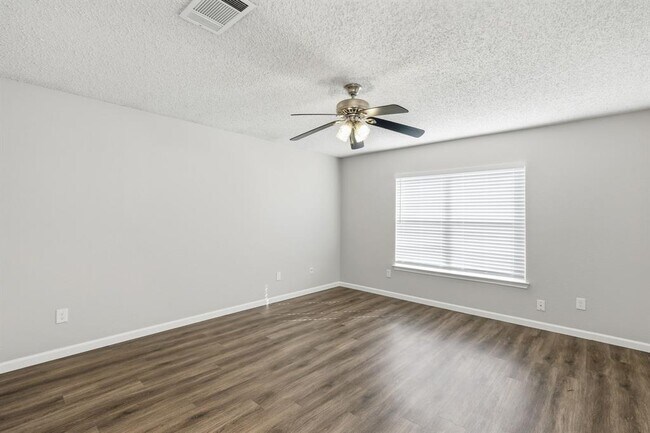 Building Photo - 3205 Settlement Dr