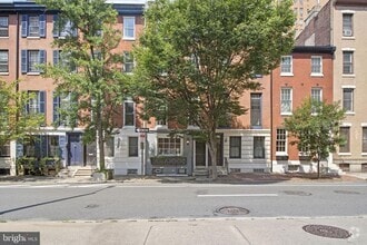 Building Photo - 328 S 15th St