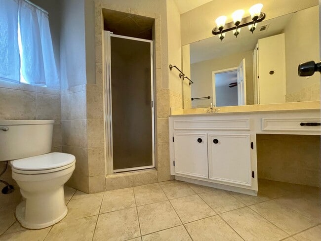 Building Photo - 6510 Daisy Dr