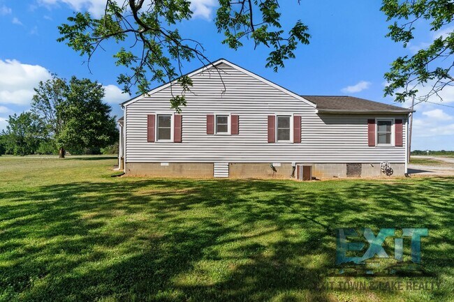 Building Photo - Country Feel, Modern Updates – 3BR Home on Quiet Road Just Outside of South Hill