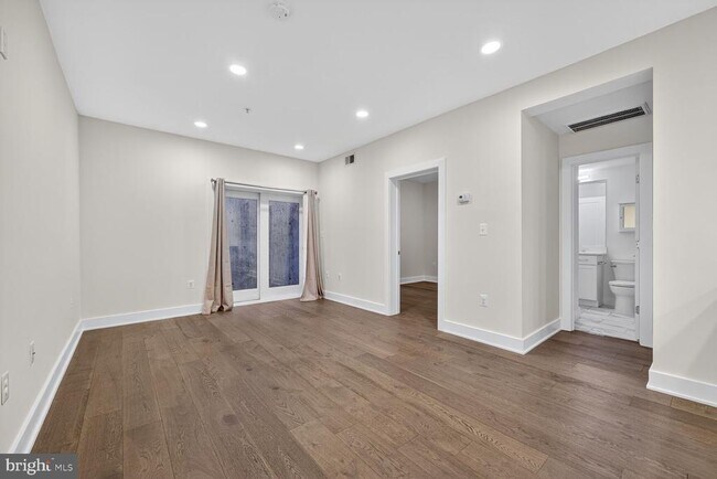 Building Photo - 1412 Chapin St NW