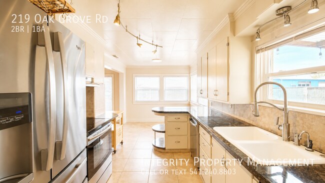 Building Photo - 219 Oak Grove Rd