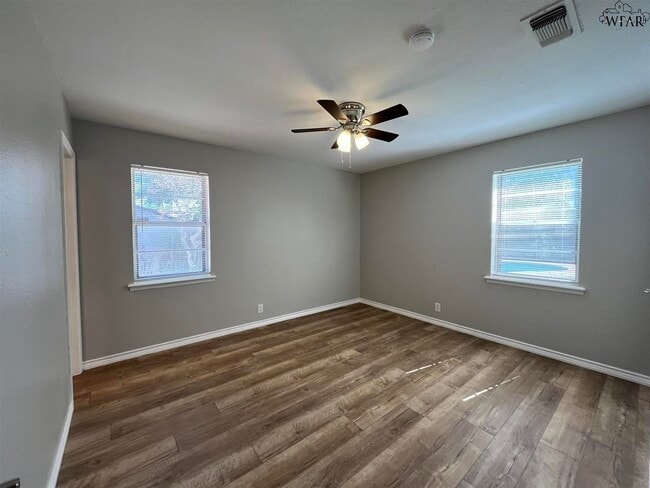 Building Photo - 5503 Hooper Dr