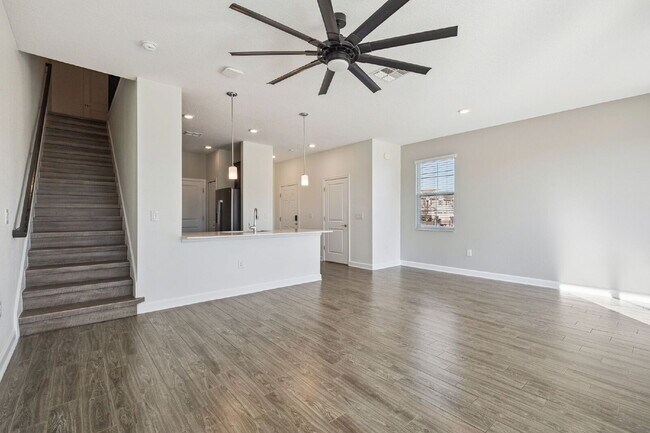 Building Photo - Spacious 3-Bedroom, 2.5 Baths Townhouse Retreat in Prime Orlando Location!