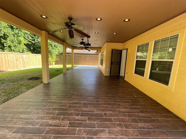 Building Photo - 9715 Raul Hector Dr