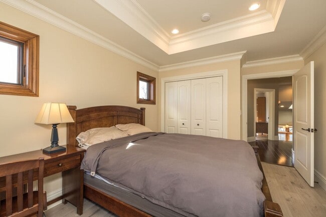 Building Photo - 5 Bed, 4.5 Bath Executive Home w/ Designer...