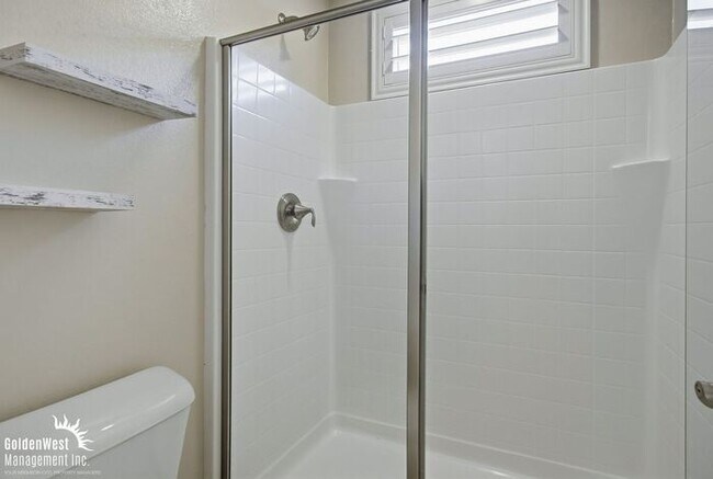 Building Photo - Beautifully Appointed 5Bdm 4Ba Home Located in San Marcos!