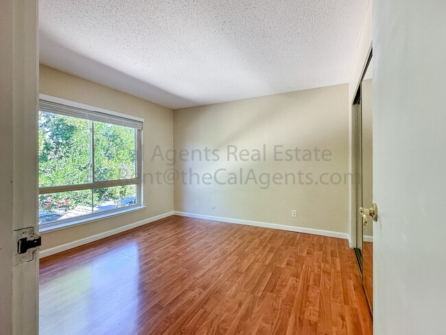 Building Photo - 2040 Sierra Rd