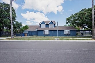 Building Photo - 426 Rossiter St