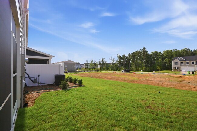 Building Photo - 219 Deercroft Dr