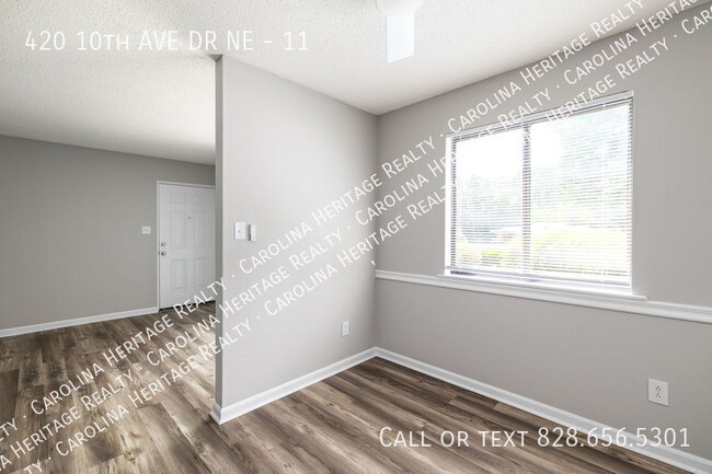 Building Photo - 420 10th Ave Dr NE