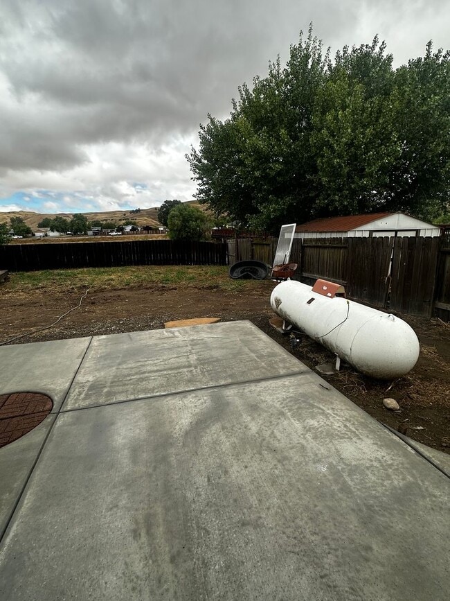 Building Photo - Newer Shandon Home