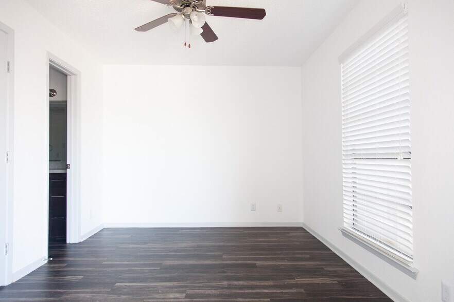 Building Photo - 8001 Gessner Dr