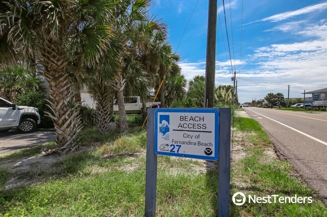 Building Photo - Island Life Awaits with a Short Walk to Beach Access Number 27!