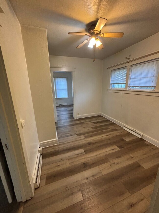 Building Photo - AVAILABLE NOW!!!  1 bedroom, 1 bath house ...