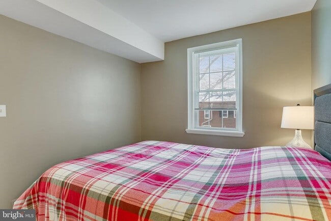 Building Photo - 2803 S Columbus St