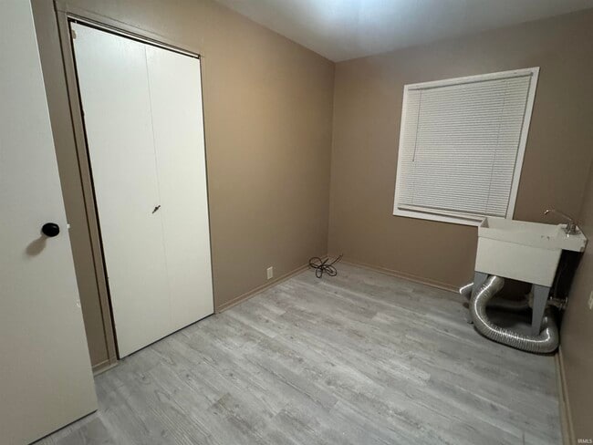 Building Photo - 709 Thornberry Dr