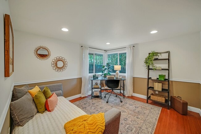 Building Photo - Nice 2 beds house in Maple Leaf within add...