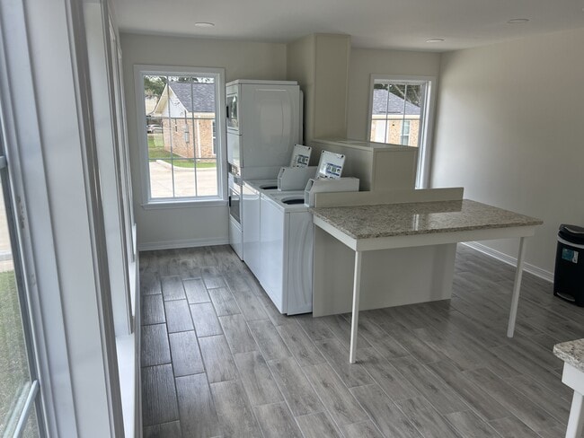 Building Photo - 2515 Kavanaugh Rd