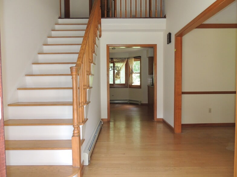 Inviting Foyer - 12 Cardinal Ln