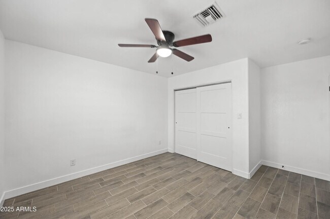 Building Photo - 10947 W Mohave St