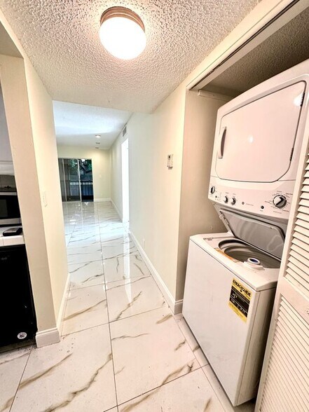Building Photo - 4141 NW 90th Ave