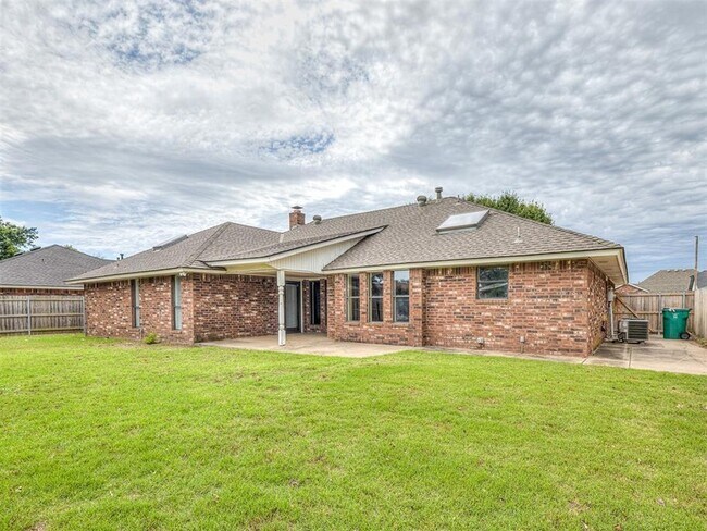Building Photo - 12414 S Villa Ave
