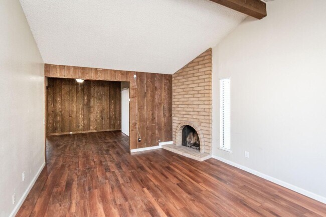 Building Photo - 4973-4975 Summerwood Circle