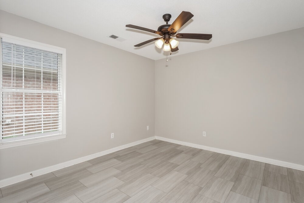 Building Photo - 3135 Quartz Dr