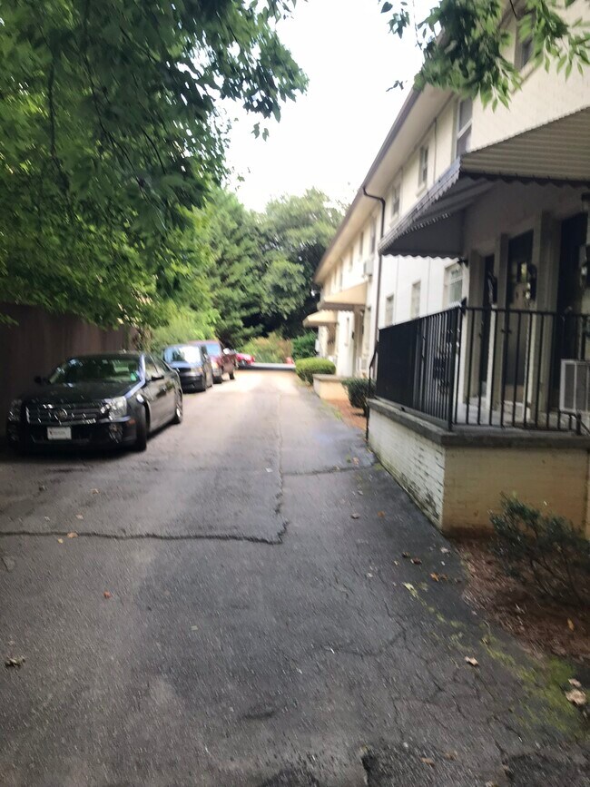 Building Photo - 860 Monroe Dr NE