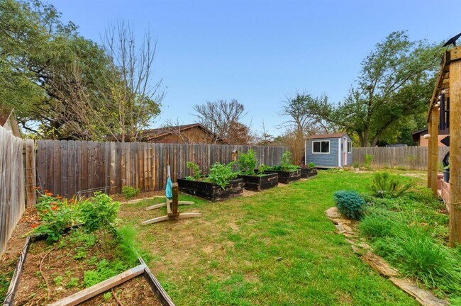 Building Photo - 6609 Lancret Hill Dr