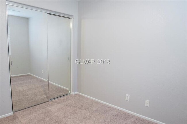 Building Photo - Great 3 bd / 3 bth home in a SW community w/pool & park
