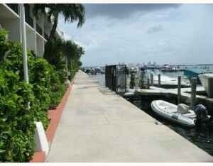 Building Photo - 1925 Brickell Ave