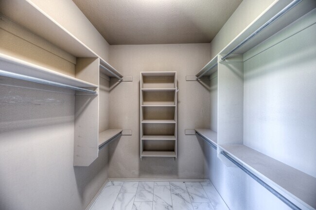 Building Photo - 1317 W Dover St