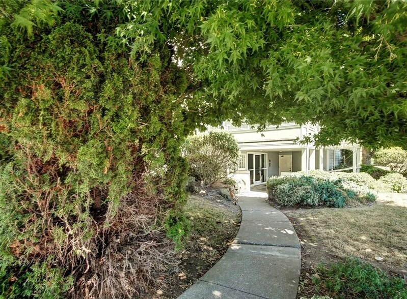 Building Photo - Must See Ballard Condo!!!