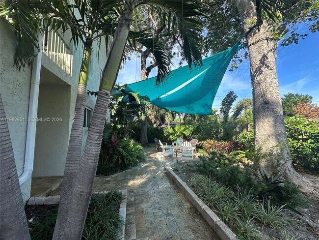 Building Photo - 913 NE 17th St