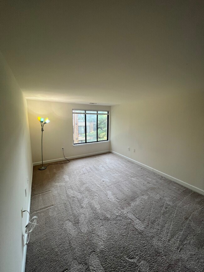 Building Photo - 18001 Chalet Dr