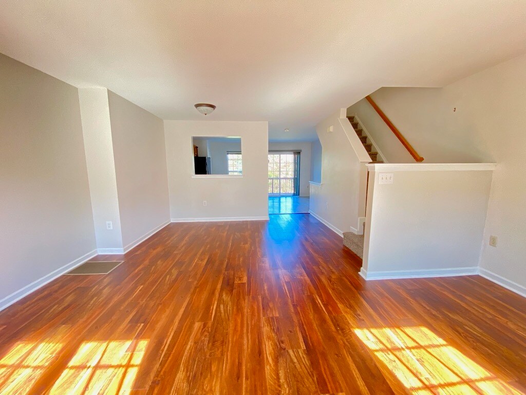 Building Photo - 2703 Equestrian Dr