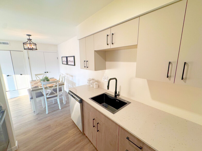 Kitchen - Maison Hills