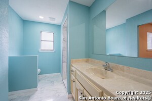 Building Photo - 1002 River Oak Dr