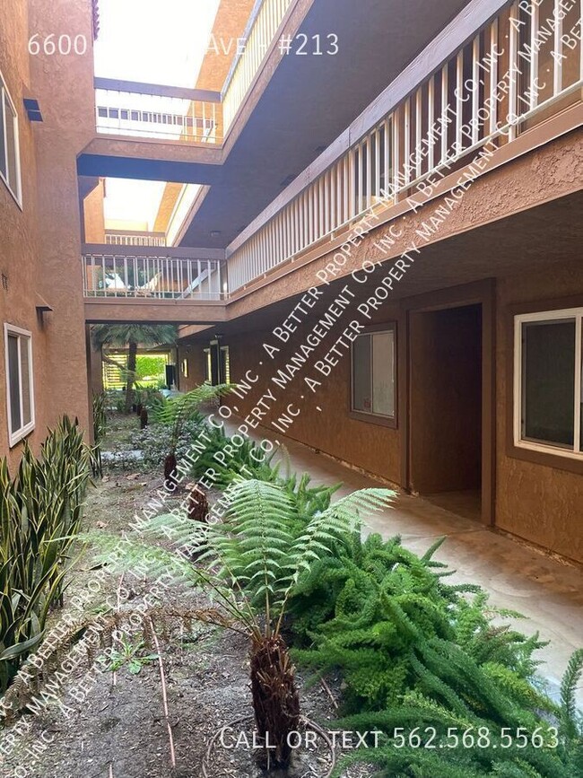 Building Photo - 1 Bedroom Condo w/Private Patio in Gated C...