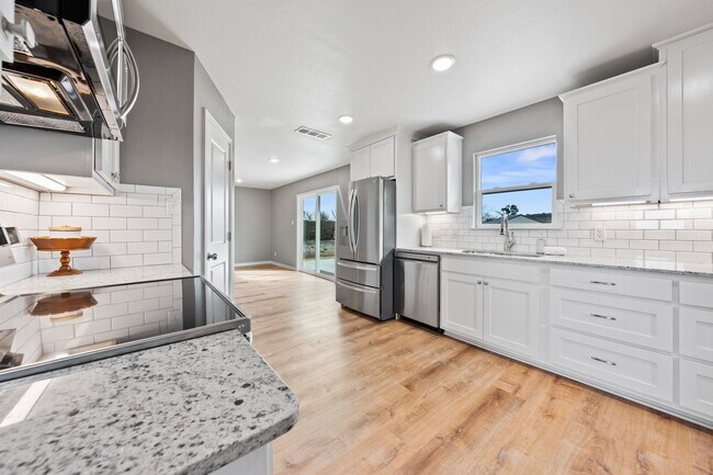 Building Photo - 2-5 ACRES IN HARKER HEIGHTS! FOUR BEDROOMS...