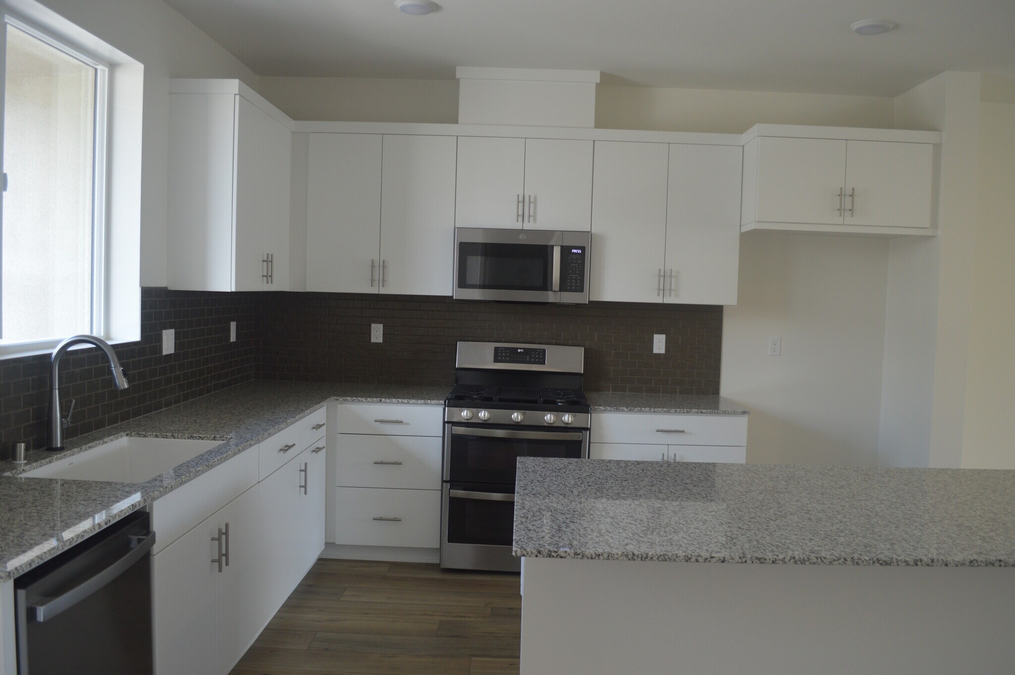 Building Photo - 5202 Sunset Wave Dr
