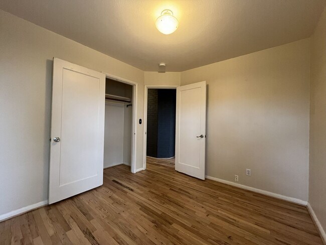 Building Photo - Cozy Portland Gem with Bright, Open Living...