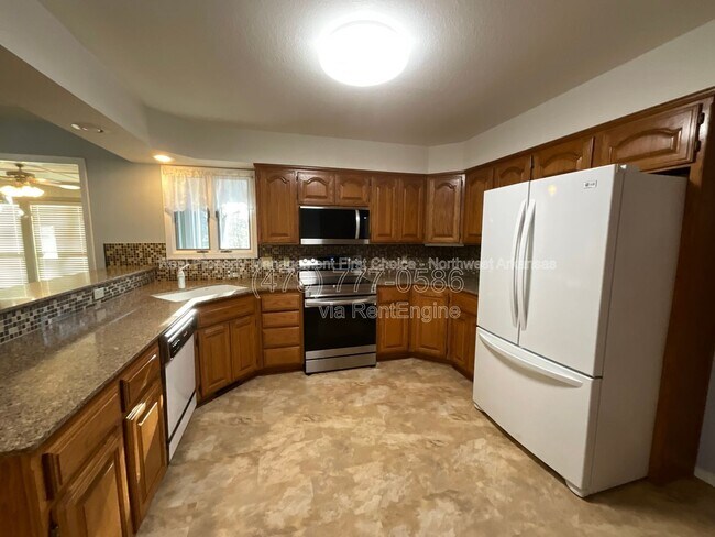 Building Photo - 12 Sunderland Dr