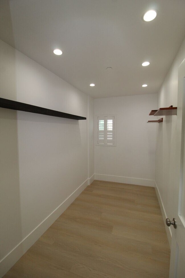 Building Photo - Oxnard Shores: Huge Rooftop Deck w/Ocean Views!