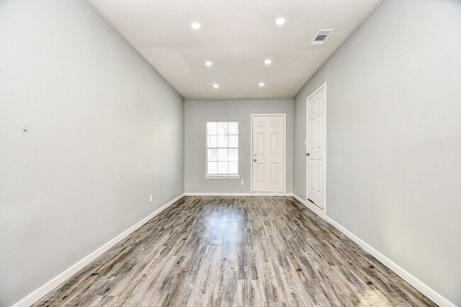 Building Photo - 8308 John St