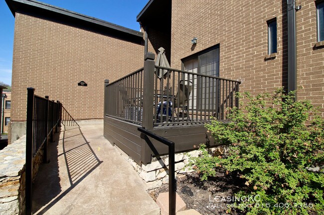 Building Photo - Plaza 44